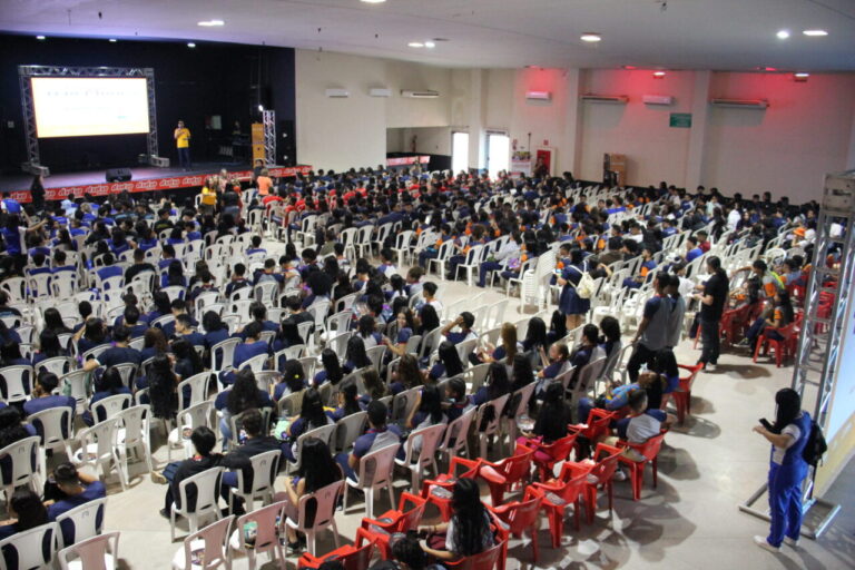 1200 alunos participaram do “1o Encontro dos Terceirões” em Porto Velho na aula inaugural de preparação para o Enem 2024.